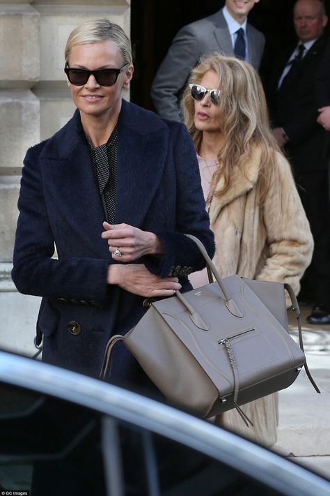 Family: Rupert Murdoch's daughter-in-law Sarah, 43, who is married to his son Lachlan, 44,... Sarah Murdoch Style, Beige Bag Outfit, Sarah Murdoch, Spencer House, Bill Wyman, Jerry Hall, Rupert Murdoch, Palace London, Age Gap