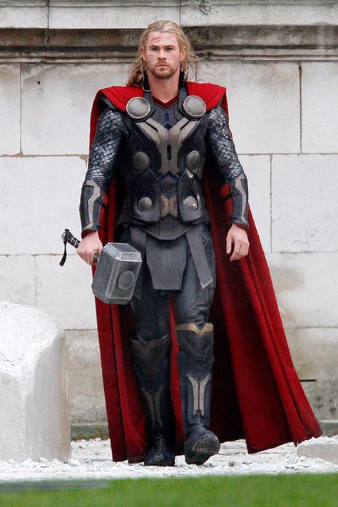 New Thor 2: The Dark World costume design! Thor Costume, Thor Cosplay, Thor The Dark World, Thor 2, Thor 1, New Thor, Chris Hemsworth Thor, The Mighty Thor, Dark World