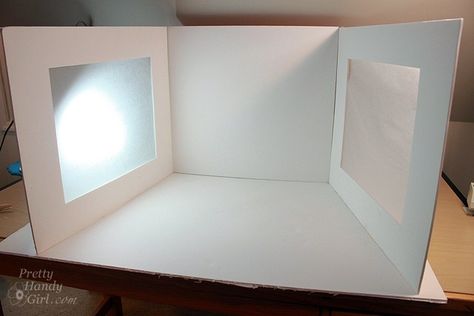 Make your own light studio using tracing paper, foam board and a roll of white paper. Easily folds away for flat storage. Plus, how to get natural light with lamps. Photo Light Box, Beauty Fotografie, Light Box Diy, Light Box Photography, Photography Light, Wooden Light, Decoration Photo, Foto Tips, Photography 101