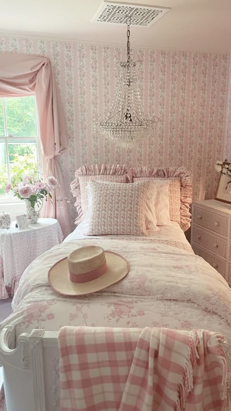 Loveshackfancy Inspired Bedroom, Pink Love Shack Fancy Bedroom, Loveshackfancy Room Aesthetic, Princess Dorm Room, Loveshackfancy Dorm Room, Loveshackfancy Room, Love Shack Fancy Room Aesthetic, Love Shack Fancy Room, Loveshackfancy Bedroom