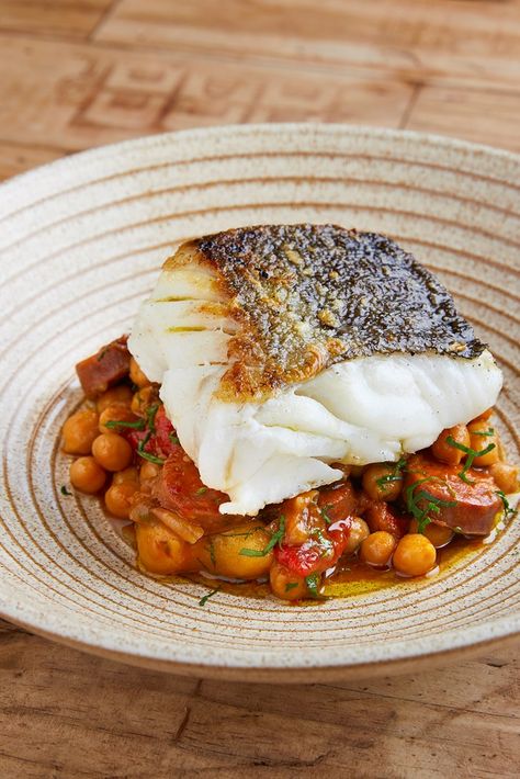 This magnificent fish is one of the most popular in the UK for a reason – its thick, pearlescent flakes and meaty yet delicate taste makes it a standout choice whatever time of year. These recipes make the most of cod’s wonderful flavour. Chorizo Stew, Dinner Delicious, Great British Chefs, Chickpea Stew, Cod Recipes, Fine Dining Recipes, Midweek Meals, Stew Recipe, Starters Recipes