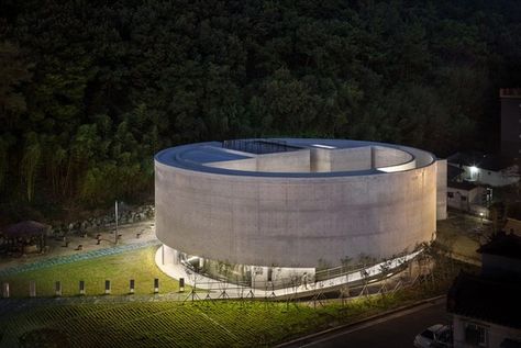 Son Yang Won Memorial Museum,© Joonhwan Yoon Memorial Architecture, Jungle House, Zaha Hadid Architects, Memorial Museum, Interiors Dream, Museum Architecture, Architecture Exterior, Dream Design, Architecture Fashion