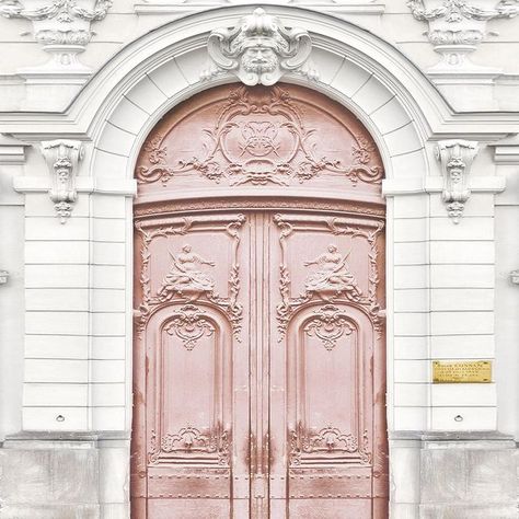 MEGAN HESS (@meganhess_official) • Fotos y videos de Instagram Old Interior Doors, Parisian Doors, Paris Door, Pink Front Door, Megan Hess, When One Door Closes, Hotel Entrance, Victorian Garden, Pink Door