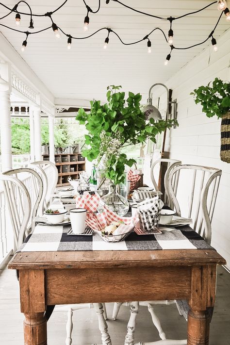 Summer BBQ On Our Farmhouse Porch - Liz Marie Blog Porch Dining, Building A Porch, Farmhouse Porch, Diy Outdoor Decor, House With Porch, Farmhouse Decoration, Painting Portrait, Summer Bbq, Cool Ideas