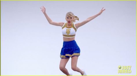 Shake It Off Music Video, Music Video Taylor Swift, Photo Of Taylor Swift, Taylor Swift Shake It Off, Taylor Swift Makeup, Taylor Swift Photos, Taylor Swift Music Videos, Photos Of Taylor Swift, Earl Sweatshirt