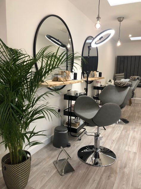 Brow Salon Interior Design, Brow Bar Ideas Salons, Brow Bar Ideas, Brow Studio Decor, Brow Bar Decor, Brow Studio Ideas, Makeup Studio Ideas, Nail Salon Interior Design, Home Hair Salons