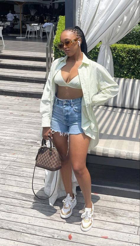 Barbecue Outfit Casual Summer, Barbecue Outfits For Women, Groove Outfits, Backyard Bbq Outfit Ideas, Fit Baddie, Mini Skirt Ideas, Barbecue Outfit, Cute Summer Outfits Casual, Jamaica Fashion