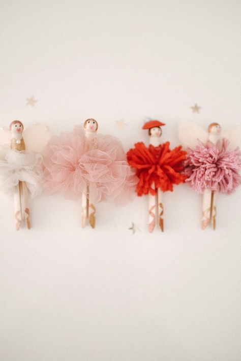 Diy Ballet Ornament, Peg Doll Ballerina, Christmas Crafts Angels, Ballerina Ornaments Diy, Diy Ballerina Ornaments, Christmas Wands, Diy Kids Christmas Ornaments, Clothespin Fairy, Clothes Pin Ornaments