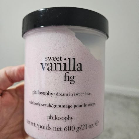 One Of Their Signature Scents!! Philosophy Super Sized 21 Oz Body Scrub In The Magnificent Scent Of Sweet Vanilla Fig !!! Soft Sweet Vanilla With A Touch Of The Fig Scent!!! Don't Miss This For Summer!!! Keep Your Skin Exfoliated And Keep That Tan!! Pretty Skin Care Products, Body Scrub Aesthetic, Body Care Brands, Philosophy Body Wash, Body Salt Scrub, Vanilla Body Scrub, Philosophy Products, Freetime Activities, Salt Body Scrub