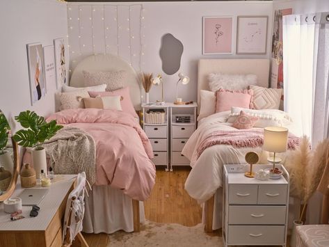 boho dorm wall ideas college dorm room ideas boho wall hangings dorm wall decor ideas boho dorm wall decor ideas minimalist boho Dorm Wall Ideas, Wall Decor Ideas Minimalist, Dorm Room Ideas Boho, River Bedroom, Dorm Wall Decor Ideas, Dorm Things, Room Ideas Boho, Pretty Dorm Room, Collage Dorm