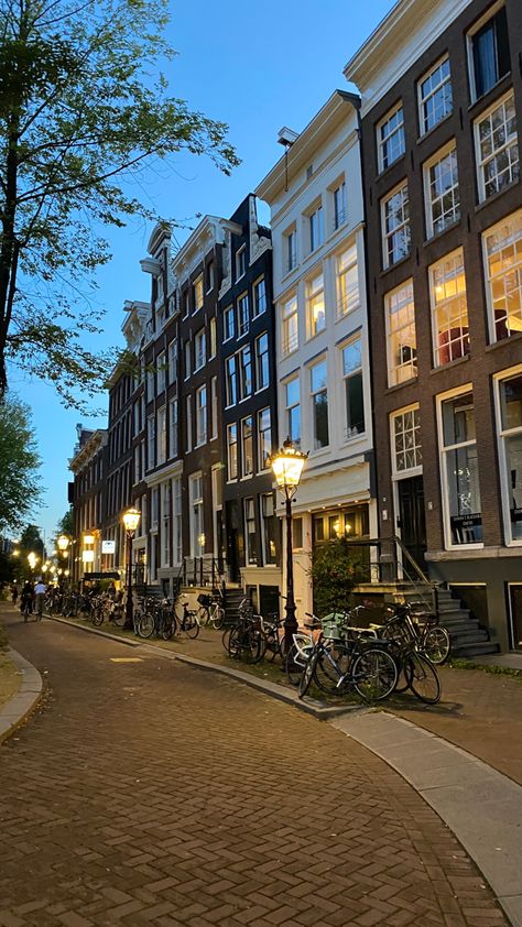 Netherlands Aesthetic Wallpaper, Nederland Aesthetic, Amsterdam Wallpaper, Amsterdam Travel, Pretty Landscapes, Dream City, City Aesthetic, Travel Goals, Travel Inspo