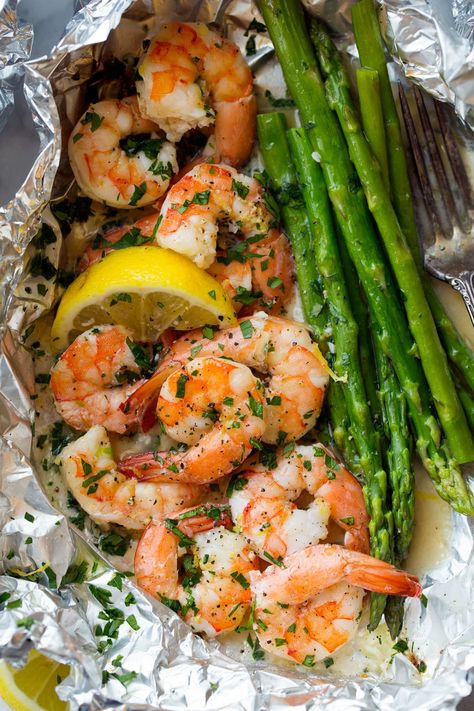 Cook Shrimp In Oven, Foil Packets For The Oven, Garlic Lemon Butter Sauce, Shrimp Boil Foil, Asparagus Recipes Oven, Cook Shrimp, Foil Pack Dinners, Foil Packet Dinners, Grilled Asparagus Recipes