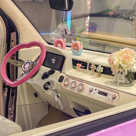 Pink Car Accessories, Girly Car Accessories, Car Deco, Cool Car Accessories, Beetle Car, Girly Car, Cute Car Accessories, Car Mods, Pink Car