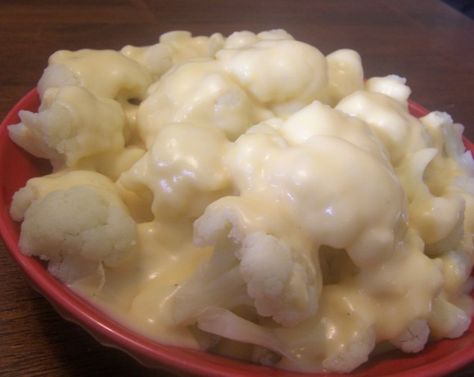 Cauliflower served in a simple white sauce with a hint of nutmeg which highlights the cauliflower.  Cheese lovers have the option of adding some of there favorite cheese to the sauce.  Try melting some Dutch cheese such as Edam or Gouda cheese into your sauce.  Some other suggestions are Fontina, Gruyere, Cheddar or your favorite mild cheese from your part of the world.  Enjoy! Simple White Sauce, Traditional Dutch Recipes, International Meals, Netherlands Style, Dutch Christmas, Easy White Sauce, Netherlands Food, Dutch Cuisine, Dutch Kitchen