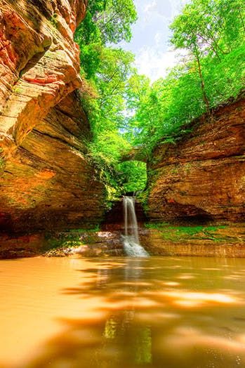 The 10 Most Beautiful Places in Illinois #purewow #travel #vacation Princeton Illinois, Illinois Football, Starved Rock State Park, Shawnee National Forest, Cypress Swamp, Great River, Kayak Trip, Southern Illinois, Travel Time