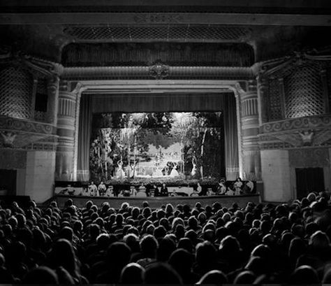 opening night 1925 Art Deco Theatre, Theatre Lobby, Movie Theater Aesthetic, Art Deco Theater, Vintage Movie Theater, Damien Chazelle, Theatre Interior, Movie Theatre, Silent Movie