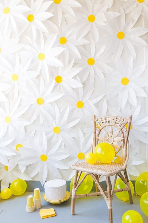 backdrop_15 Diy Photo Backdrop, Daisy Party, Summer Fest, Backdrop Diy, Paper Daisy, Yellow Party, Photos Booth, Diy Backdrop, Spring Party