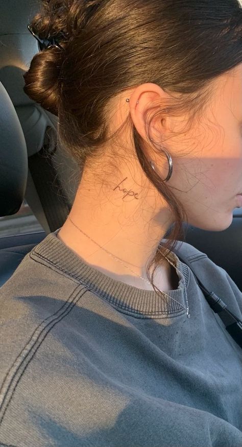 Neck Tattoo Women, Aesthetic Tattoo Ideas, Small Neck Tattoos, Hope Tattoo, Tato Minimal, Unique Tattoo Ideas, Small Girly Tattoos, 20 Aesthetic, Ear Tattoo Ideas