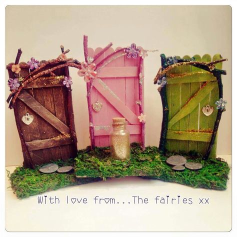 Fairy doors Fairy Gardens Ideas, Popsicles Sticks, Stick Fairy, Faerie Door, Fairy Garden Doors, Fairy Garden Furniture, Gardens Ideas, Fairy Garden Crafts, Fairy Garden Designs