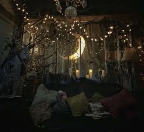 Goth Bedroom, Pretty Room, Dreamy Room, Maximalism, Dream Room Inspiration, Room Inspiration Bedroom, Bedroom Aesthetic, Room Ideas Bedroom, Aesthetic Bedroom