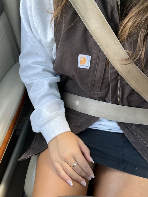 Woman Carhartt Outfits, Womens Carhartt Vest Outfit, Women’s Carhartt Vest Outfit, Carhartt Vest Outfit Woman, Womens Carhartt Vest, Womens Carhart, Carhartt Women Outfits, Carhartt Aesthetic, Carhartt Vest Outfit