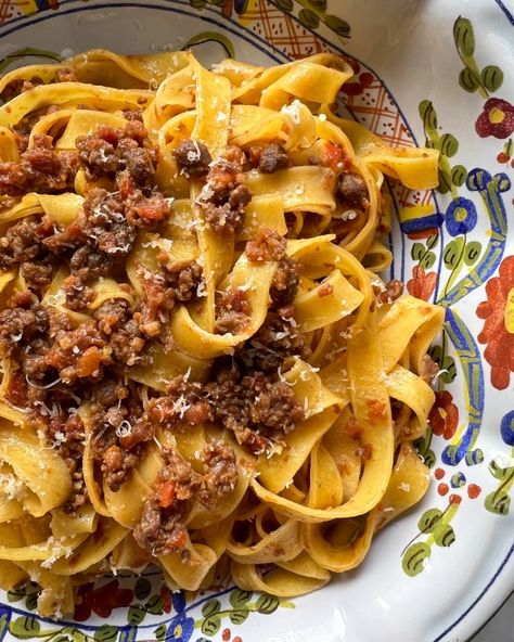 Having lived in Bologna for nine years now, I can safely say that I have eaten my share of Ragù Bolognese. Click on the link to read about this delicious culinary classic and try my recipe! Bologna Recipes, Ragu Bolognese, Ragu Recipe, Italian Meats, Bolognese Recipe, Bolognese Sauce, Crushed Tomatoes, Authentic Recipes, Ground Pork