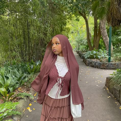 Earthy Hijab Outfit, Hijabi School Outfits Skirts, Hijabi Skirt Fits, Long Skirt Hijab Outfits, Hijabi Fairycore, Pastel Hijab Outfit, Long Skirt Hijab, Hijabi Skirt Outfits, Aesthetic Hijabi Outfits