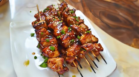 Délicieuses brochettes de poulet teriyaki, marinées et grillées à la perfection. Une recette facile et savoureuse pour des repas en famille ou entre amis. Sauce