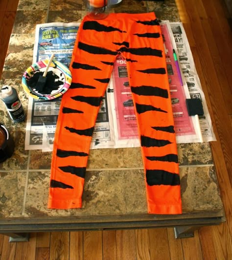 Happy Halloween: DIY Costume Style Tigger Costume Diy, Tiger Costume Diy, Jungle Book Costumes, Halloween Diy Costume, Tigger Costume, Winnie The Pooh Costume, Pooh Winnie, Tiger Costume, Diy Costumes Kids