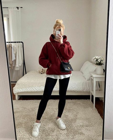 Hoodies With Leggings, Hoodie Fashion Outfit, Hoodie Outfit Ideas, Hoodie And Leggings Outfit, Minimalist Winter Outfit, Oversized Hoodie Outfit, Hoodie Outfit Casual, Hoody Outfits, Leggings Outfit Ideas