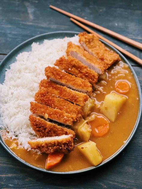 Japanese Pork Katsu Curry *Extra Crispy* - Tiffy Cooks Chicken Katsu Recipe Japanese Style, Japanese Golden Curry Recipe, Catsu Curry, Pork Katsu Recipe, Pork Katsu Curry, Katsudon Recipe, Resep Chicken Katsu, Japanese Katsu Curry, Japanese Curry Recipe