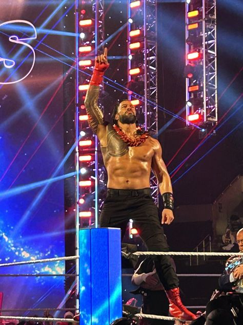 Usos Wwe, Roman Reigns Family, Raw Wwe, Roman Reigns Shirtless, Roman Reigns Wwe Champion, Strong Motivational Quotes, Monday Night Raw, Jeff Hardy, Wwe Roman Reigns