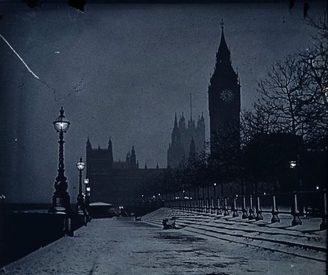 England Aesthetic, A Darker Shade Of Magic, Dark Green Aesthetic, London Aesthetic, London History, Asian History, The Nights, Brick Lane, London Town