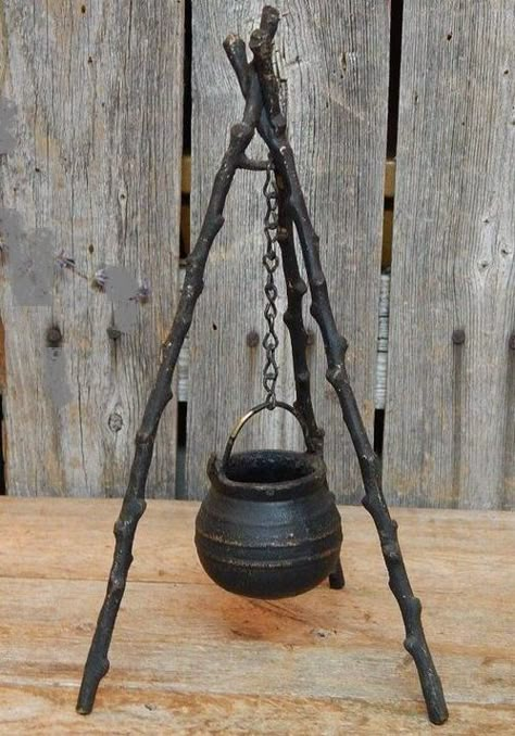 Faerie Witch, Diy Witches, Ikea Dollhouse, Halloween Diorama, Witches House, Fertility Goddess, Haunted House Diy, Dollhouse Halloween, Baba Jaga