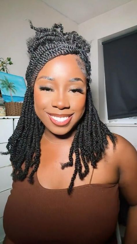 Spring Protective Styles, Twist Hair Styles For Black Woman, Mini Twists With Extensions Tutorial, Twist Short Braids Hairstyles, Twist Extensions Black Women, Afro Twist Styles, Trending Hair Styles 2024, Trending Hairstyles 2024 Women Braids, Long Mini Twists With Extensions