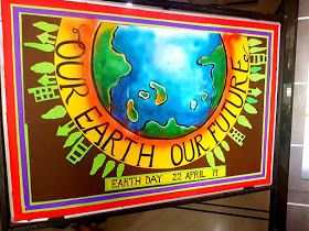 Art ,Craft ideas and bulletin boards for elementary schools: Earth day Bulletin Board, Earth day art Assembly Board Ideas, Earth Day Chart For School, School Board Drawing Ideas, Earth Day Board Ideas, Earth Day Decoration In School, Earth Day Chart Ideas, Earth Day Display Board, Environment Day Chart Ideas, Earth Day Board Decoration Ideas