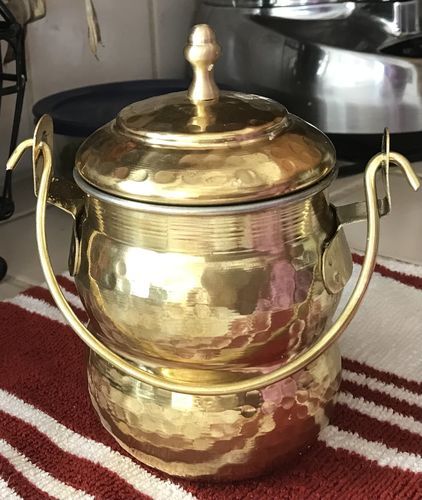 Stainless Steel Products, Brass Pot, Kitchen Interior Design Decor, Antique Kitchen, Kitchen Food Storage, Interior Design Decor, Kitchen Interior Design, Kitchen Food, Ghee