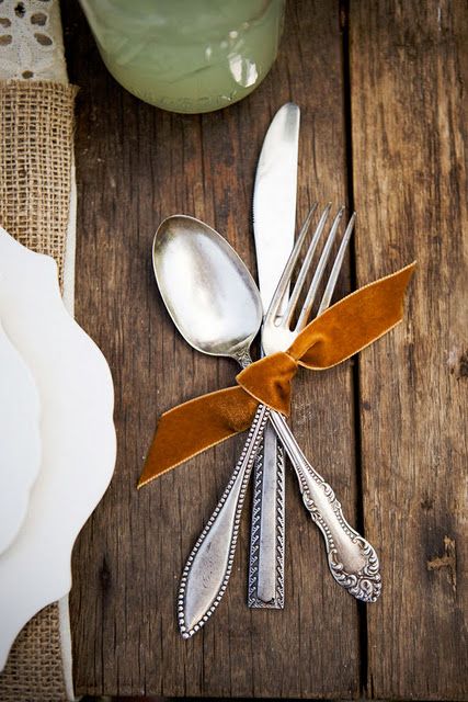 post about 16 table settings from simple to family decorated to lavishly lovely - great post...need to use Brunch Inspiration, Thanksgiving Napkins, Tafel Decor, Thanksgiving Diy, Thanksgiving Table Settings, Thanksgiving Table Decorations, Vintage Silverware, Forks And Spoons, Thanksgiving Decor