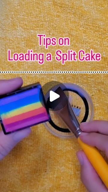 how to load a split cake Sponge Face Painting, Split Cake Face Painting, Sponge Brush Painting, Sponge Paint Brush, Face Painting Tips, Paint Sponge, Face Paint Brushes, Split Cake, Paint Makeup