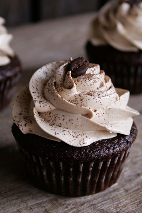 Last weekend I attended our regular vegan pot luck brunch at Underground in Wuppertal. It's been a while since I last been there. This time I brought wild garlic pull-apart bread and these mocha cupcakes. If you like sweets, that aren't too sweet and you are a coffee addict, you are gonna love these cupcakes! The cake part is made with a lot of cocoa powder and coffee and the buttercream frosting on top is made with espresso. The final touch is a coffee bean, that I covered with dark ... Chocolate Coffee Beans, Chocolate Covered Coffee Beans, Mocha Cupcakes, Vegan Wedding Cake, Pumpkin Crunch, Fun Cupcake Recipes, Coffee Cupcakes, Vegan Cakes, Pot Luck