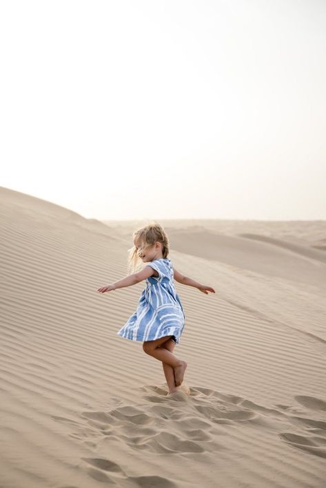 Dunes Pictures, Desert Family Photoshoot, Toddler Beach Photos, Lisa Family, Dunes Photoshoot, Beach Photoshoot Family, Desert Photoshoot Ideas, Sand Dunes Photoshoot, Desert Shoot