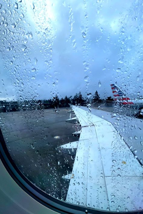 Rainy Day Vibes, Rainny Day, Seattle Airport, Rainy Day Photography, Rainy Day Aesthetic, Day Aesthetic, Karbala Photography, Airplane Travel, Emerald City