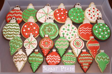 Christmas Cutout Cookie Recipe, Christmas Ornament Cookies, Christmas Cutout Cookies, Christmas Sugar Cookies Decorated, Winter Cookies, Christmas Cookies Gift, Christmas Cutouts, Winter Cookie, Snowflake Cookies