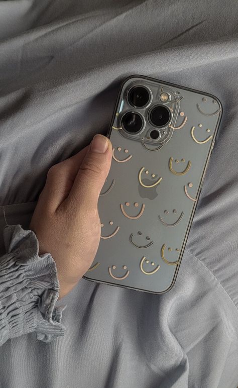 Smiley Phone Case, Aesthetic Phone Case Ideas, Smiley Face Phone Case, Preppy Phone, Food Phone Cases, Preppy Phone Case, Iphone Case Photo, Phone Case Diy Paint, Diy Phone Case Design