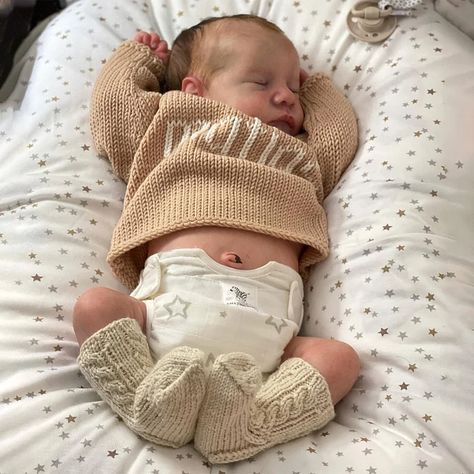 Baby Dolls That Look Real, Baby Eyebrows, Reborn Baby Dolls Twins, Reborn Dolls Silicone, Real Looking Baby Dolls, Newborn Dolls, Sleeping Babies, Bb Reborn, Real Life Baby Dolls