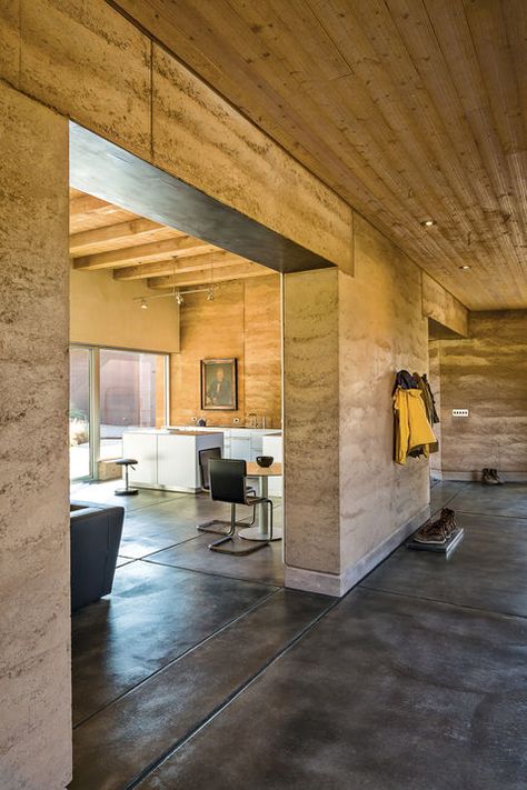 Marrying the interior with the outdoors informed the design, as did the concept of subtraction: “If you do it with two, then you can do it with one,” Maniatis says, articulating Roger’s algebra of minimalism. Photo by: Kirk Gittings Rammed Earth Homes, Rammed Earth Wall, Rammed Earth, Earth Design, Earth Homes, Natural Building, Earthship, Eco House, Sustainable Architecture