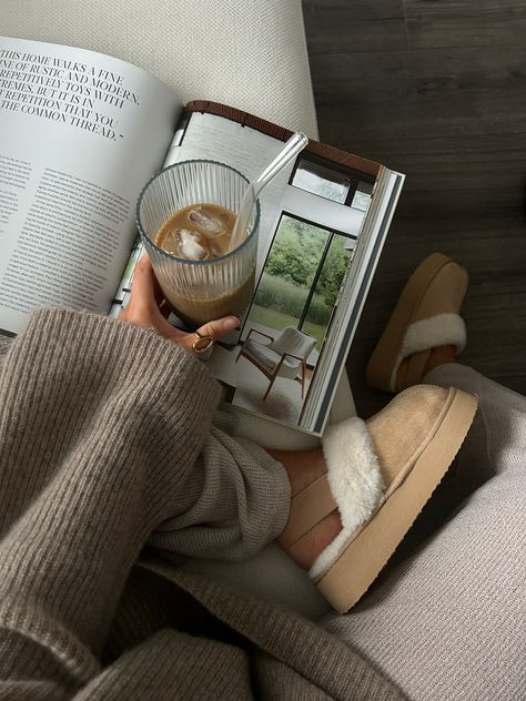 Cozy Aethstetic, Cozy Pictures Aesthetic, Cozy Asethic, Cozy Mom Aesthetic, Cozy At Home Aesthetic, Cozy Vanilla Aesthetic, Cozy Instagram Pictures, Cozy Winter Sweater Aesthetic, Cozy Girl Aesthetic