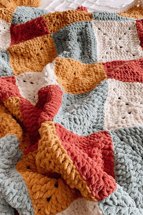 Scrappy Yarn Crochet Blanket, Chunky Crochet Blanket Pattern, Chunky Crochet Blanket, Crochet Blanket Designs, Crochet Granny Square Blanket, Crochet Quilt, Granny Squares Pattern, Crochet Throw, Granny Square Crochet Pattern