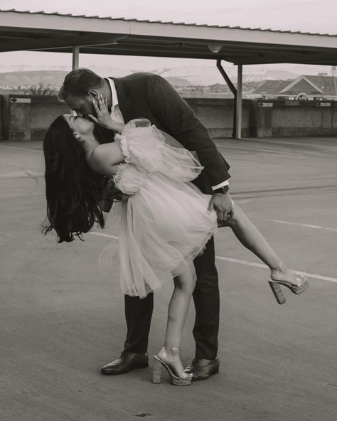 Dip Pose, Dip Kiss Photo, Kissing Poses, Kissing Couples, First Kiss, Photo Challenge, Wedding Mood Board, Wedding Mood, Wedding Poses