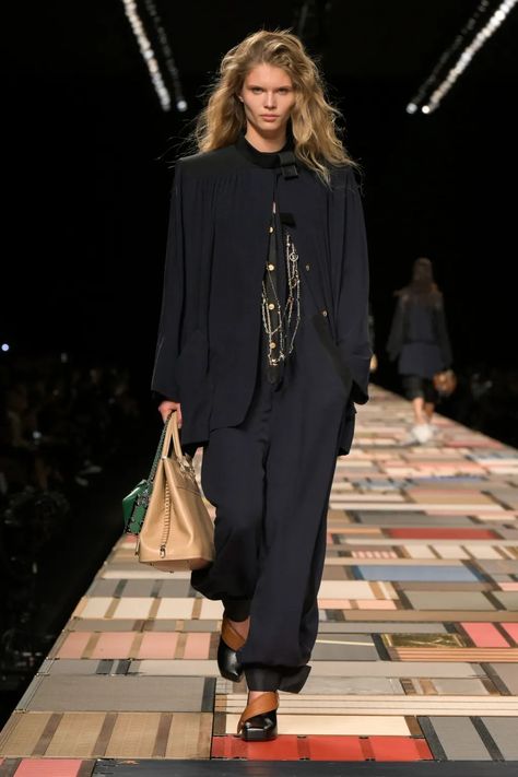 Louis Vuitton Outfit, Runway Moments, Louis Vuitton Fashion, Spring 2025, Show Collection, September 2024, Woman's Fashion, Fashion Week Street Style, Fashion Show Collection